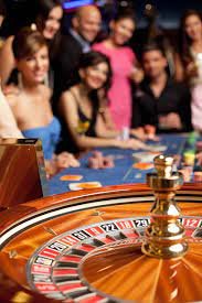 Fitur bonus putaran gratis Ikan Jackpot di sensational slot dengan pengganda kemenangan dan animasi laut